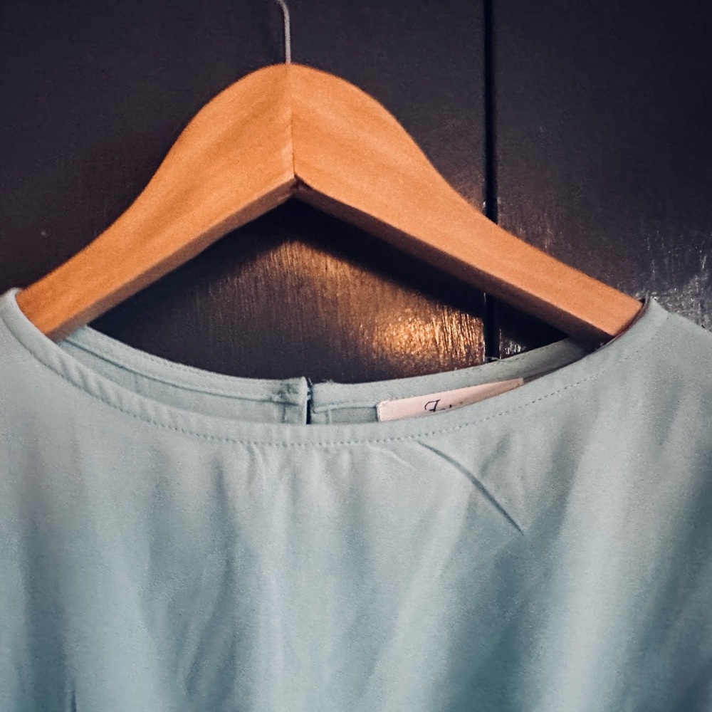 NWT. Sz MED. Pale Blue Foteisy short romper. rounded neck, batwing short sleeves - Picture 9 of 15